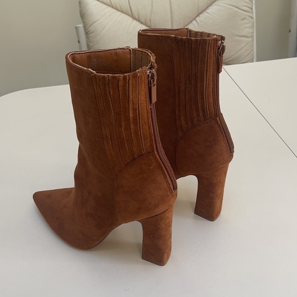 💜🤑 FOREVER 21 block pointed zip up boots like new!! - Picture 6 of 14